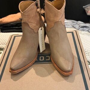 Tecovas Women's Brown Textured Ankle Boots